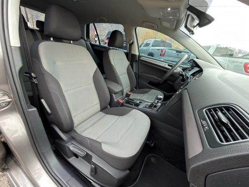 2016 Volkswagen e-Golf SE