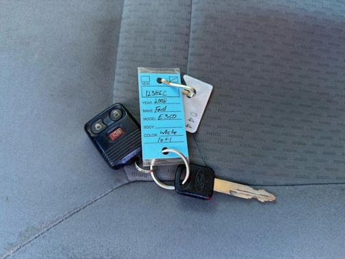 2008 Ford E350 Super Duty XLT Extended Van 3D