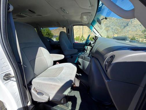 2008 Ford E350 Super Duty XLT Extended Van 3D