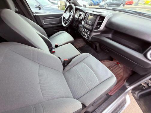 2021 RAM 2500 Big Horn Crew Cab 4x4 6'4' Box