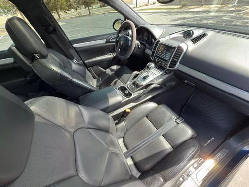 2013 Porsche Cayenne GTS