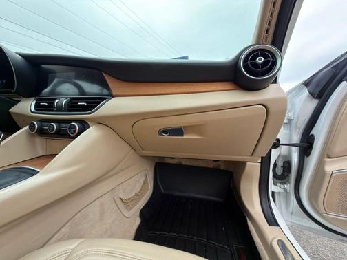 Trofeo White Tri-Coat 2018 Alfa Romeo Giulia Ti Lusso