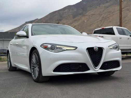 Trofeo White Tri-Coat 2018 Alfa Romeo Giulia Ti Lusso