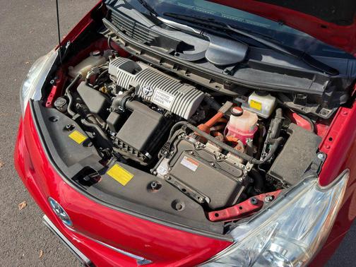 2014 Toyota Prius v Three