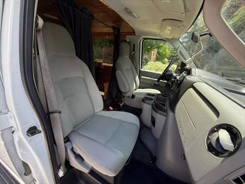 2009 Ford E350 Super Duty XLT