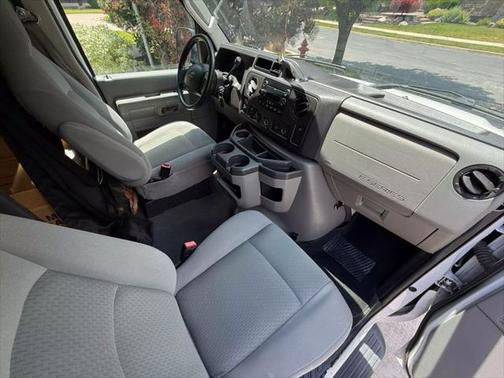 2009 Ford E350 Super Duty XLT