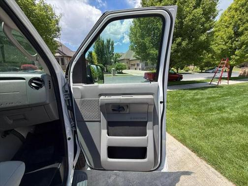 2009 Ford E350 Super Duty XLT