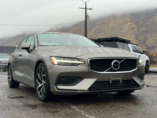 2020 Volvo S60 T5 Momentum