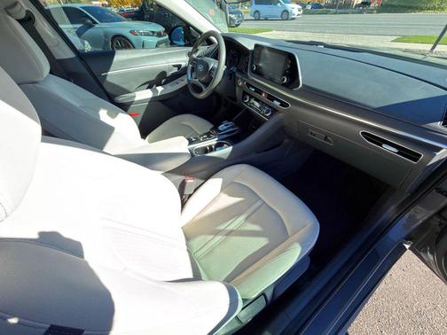 2022 Hyundai SONATA Hybrid SE