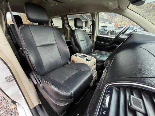 2014 Chrysler Town & Country Touring