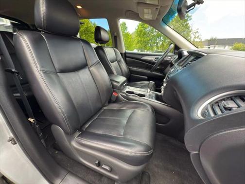 2019 Nissan Pathfinder SL