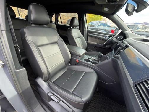 2021 Volkswagen Atlas Cross Sport 3.6L V6 SE w/Technology R-Line