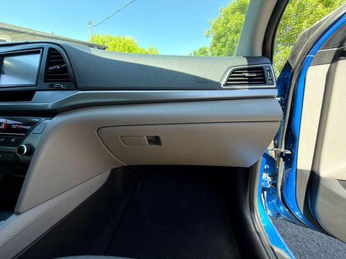 Electric Blue Metallic 2017 Hyundai ELANTRA SE
