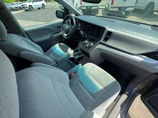 2015 Toyota Sienna LE