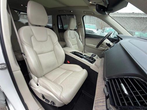 2022 Volvo XC90 T6 Inscription