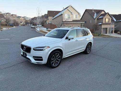 2019 Volvo XC90 T6 Momentum