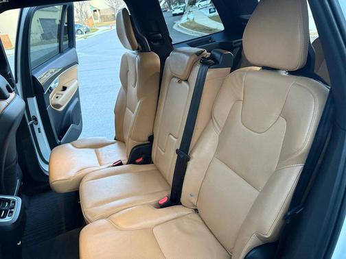 2019 Volvo XC90 T6 Momentum