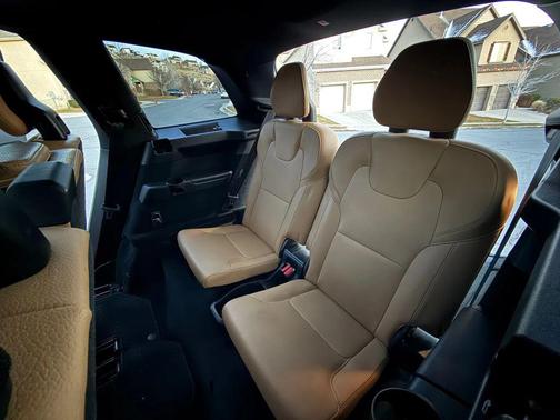 2019 Volvo XC90 T6 Momentum