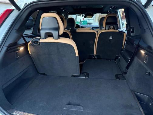 2019 Volvo XC90 T6 Momentum