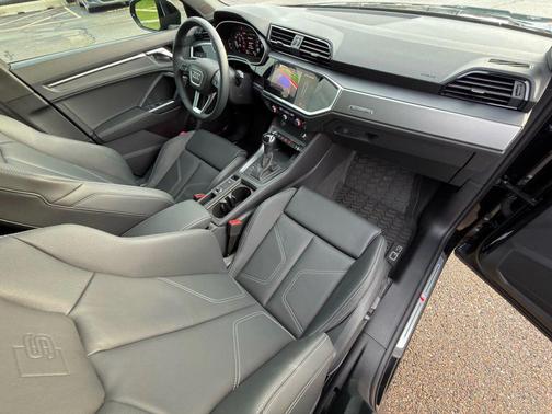2025 Audi Q3 Premium 45 TFSI S line quattro Tiptronic