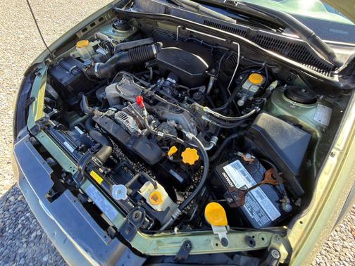 Willow Green Opal/Moss Green Metallic 2005 Subaru Outback 2.5 i