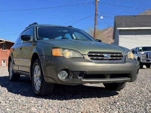 Willow Green Opal/Moss Green Metallic 2005 Subaru Outback 2.5 i