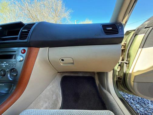 Willow Green Opal/Moss Green Metallic 2005 Subaru Outback 2.5 i