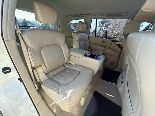 2016 INFINITI QX80 Base