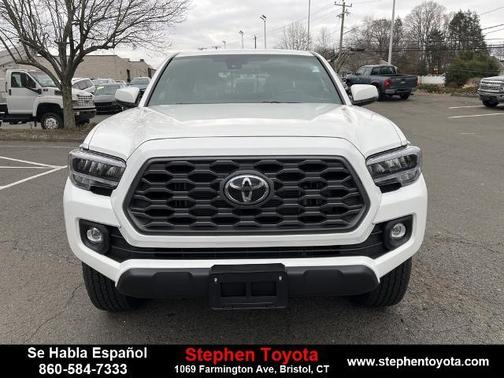 Photo 2 of 33 of 2022 Toyota Tacoma TRD Off Road