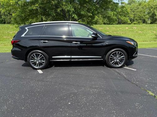 2017 INFINITI QX60 Base