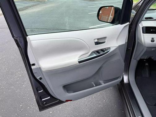 2011 Toyota Sienna SE