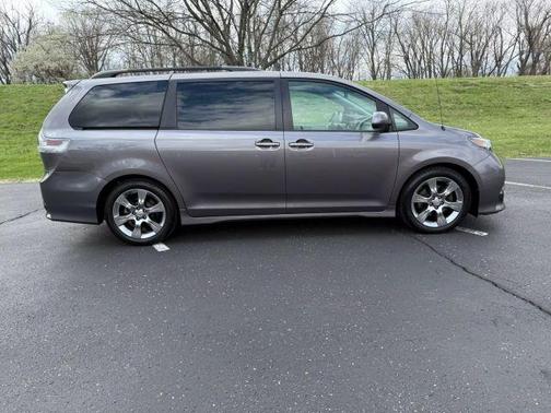 2011 Toyota Sienna SE