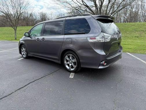 2011 Toyota Sienna SE