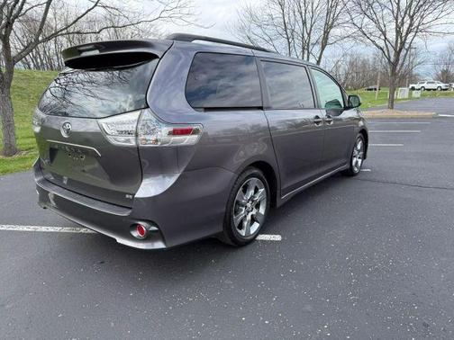 2011 Toyota Sienna SE