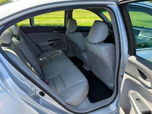 Silver 2009 Honda Accord EX-L