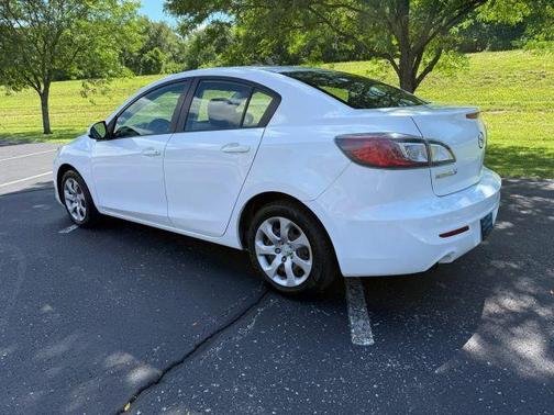 Crystal White Pearl Mica 2013 Mazda Mazda3 i SV