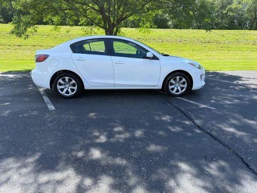 Crystal White Pearl Mica 2013 Mazda Mazda3 i SV