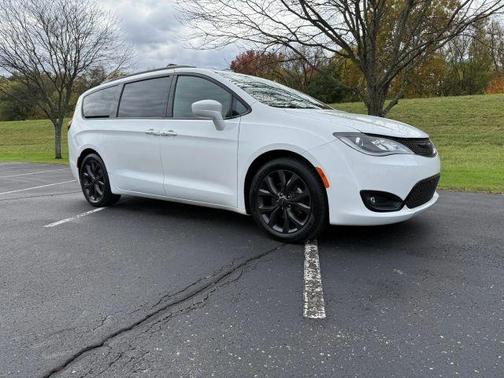 2018 Chrysler Pacifica Touring-L Plus