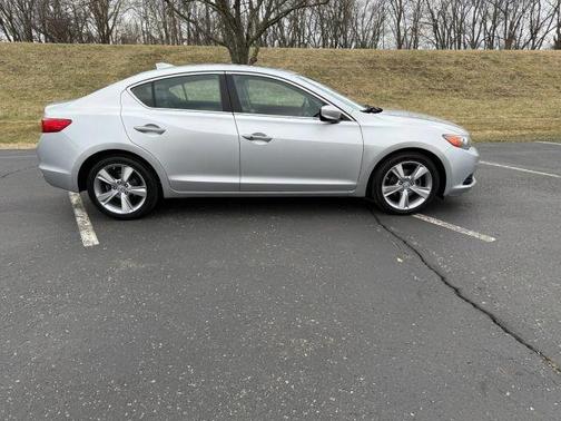 2013 Acura ILX 2.0L w/Premium Package