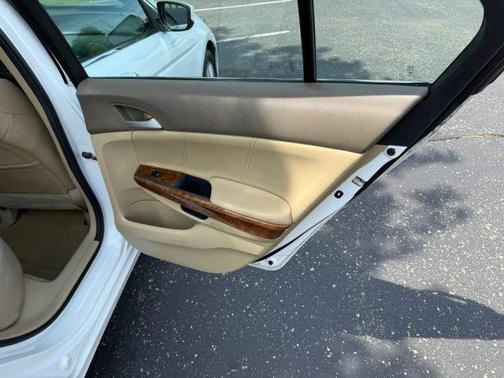 White 2010 Honda Accord EX-L