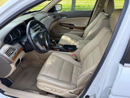 White 2010 Honda Accord EX-L