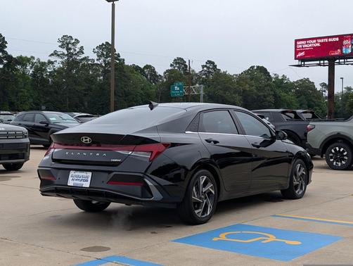 Abyss Black 2024 Hyundai ELANTRA Limited
