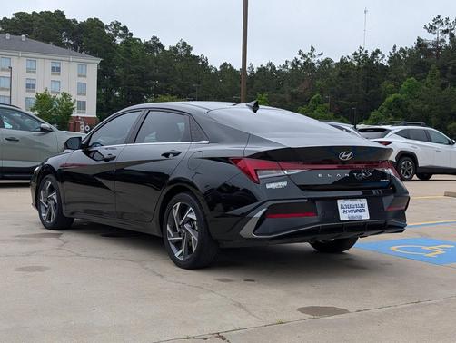 Abyss Black 2024 Hyundai ELANTRA Limited