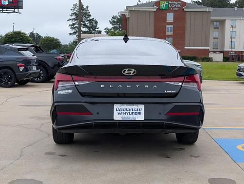 Abyss Black 2024 Hyundai ELANTRA Limited