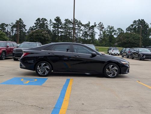 Abyss Black 2024 Hyundai ELANTRA Limited