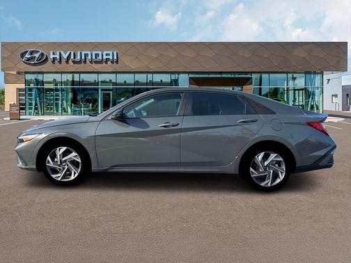 2025 Hyundai ELANTRA HEV SEL Sport