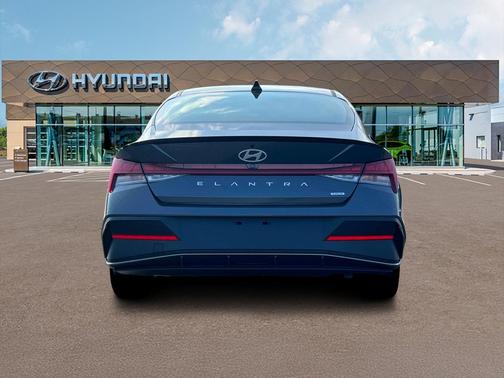 2025 Hyundai ELANTRA HEV SEL Sport