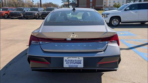 Fluid Metal 2026 Hyundai ELANTRA Limited