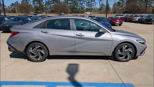 Fluid Metal 2026 Hyundai ELANTRA Limited