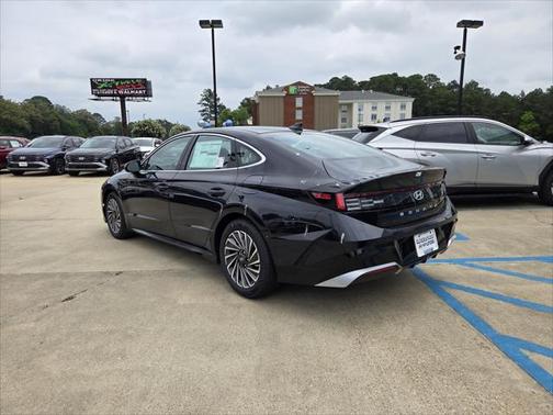 2025 Hyundai SONATA Hybrid SE